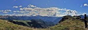 41 Dalla Baita Mincucco (1840 m) ci abbassiamo verso il torrione roccioso con croce (1832 m)